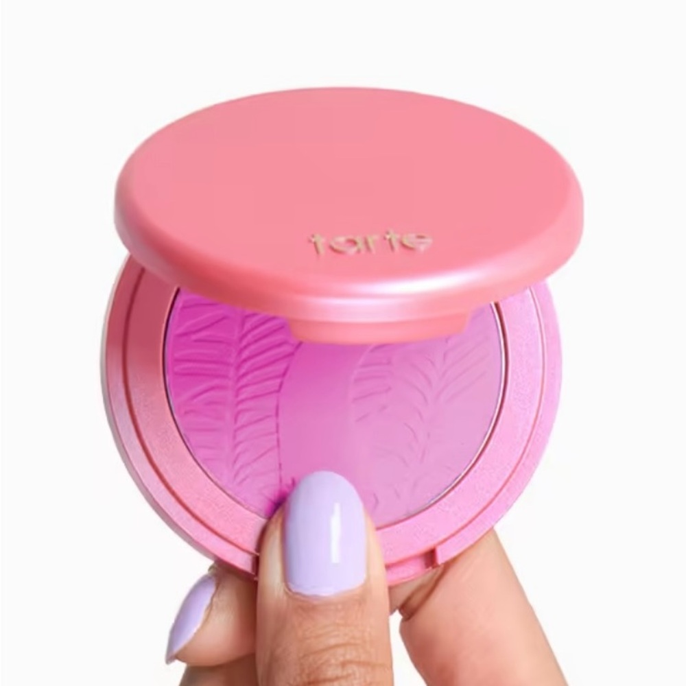 Amazonian Clay 12-hour Blush

Color: Dollface (Light Pink)